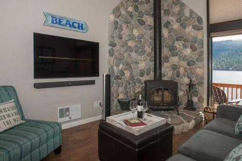 Donner Vista at Donner Lake Village Resort by Tahoe Mountain - image 6