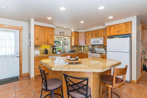 Heart of Truckee by Tahoe Mountain Properties