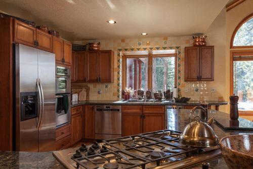 Pine View Lodge by Tahoe Mountain Properties - image 5