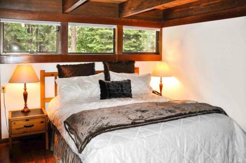 Tahoe Taverns 101 by Tahoe Mountain Properties - image 6