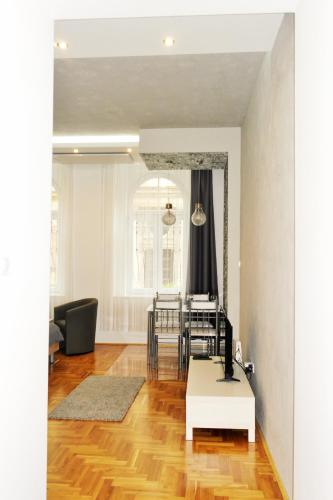 UNIQUE TOWN APARTMENT. CLEAR COMFORT. - Tap to explore photos