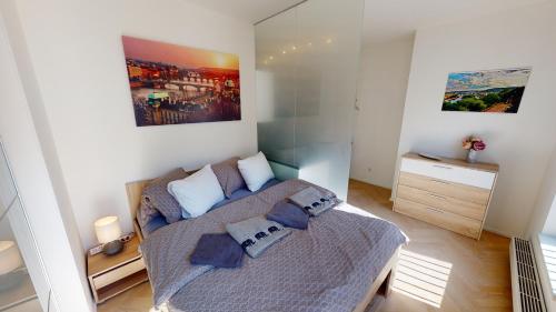 ONSITE Free Garage Parking, 10min Centre by Bus, Praga