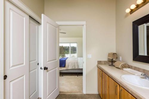 Lake Street Cottage - image 44