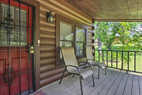 Rustic Cabin with Screened Deck 8 Mi to Dollywood