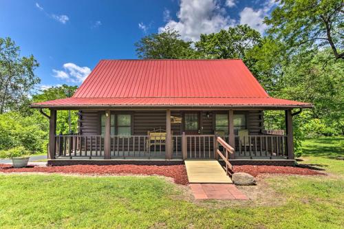 Rustic Cabin with Screened Deck 8 Mi to Dollywood
