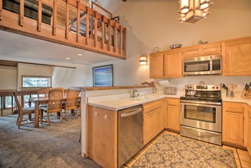 The Mammoth Lodge by Hiking Lakes Skiing and More! - image 6