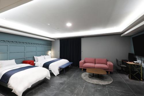 Deluxe Double or Twin Room