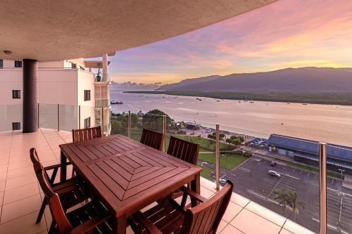 B&B Cairns - Piermonde Apartments Cairns - Bed and Breakfast Cairns