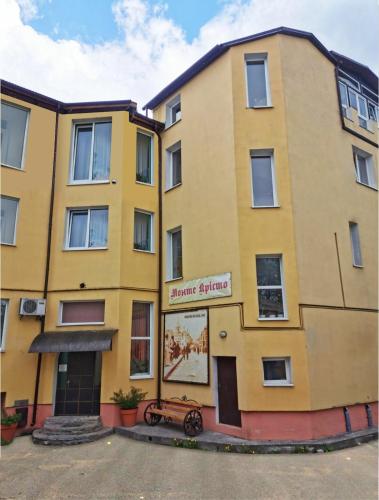 Indgang, Monte-Kristo Hotel in Kamenets Podolskiy