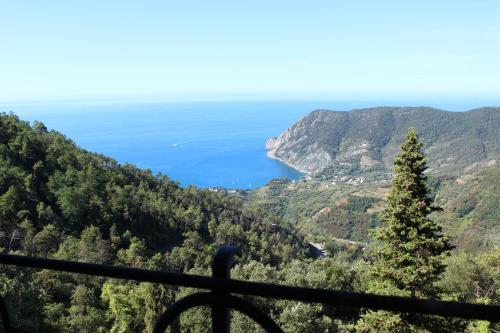 Santuario NS Soviore Cinque Terre