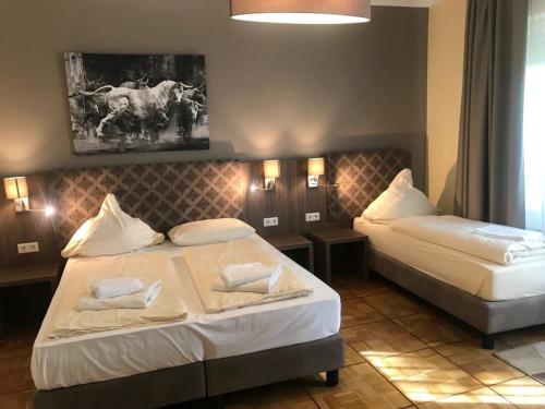1 queen bed, 1 twin bed