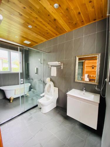 Premier Chalet Double Room  image 8
