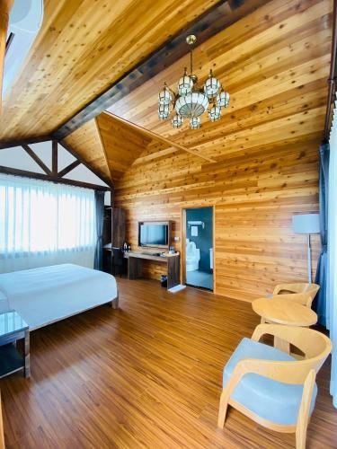 Premier Chalet Double Room  image 3