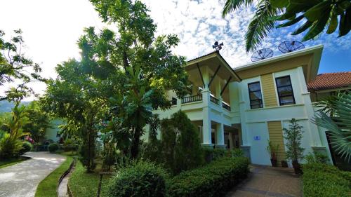 Baan Khaolak Resort
