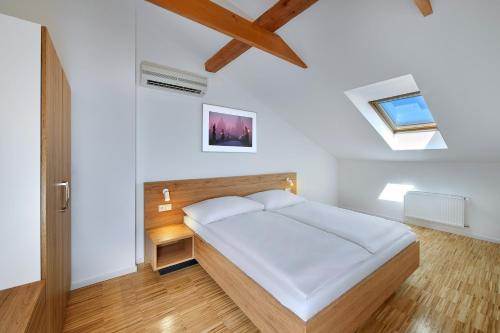 Downtown Suites Kodanska - image 8