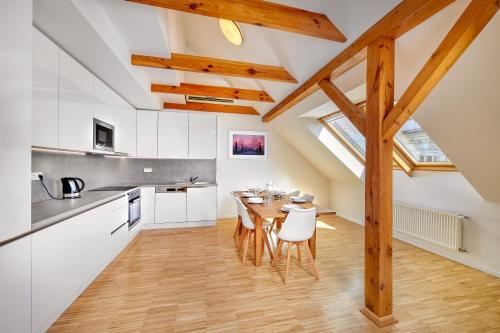 Downtown Suites Kodanska - image 2