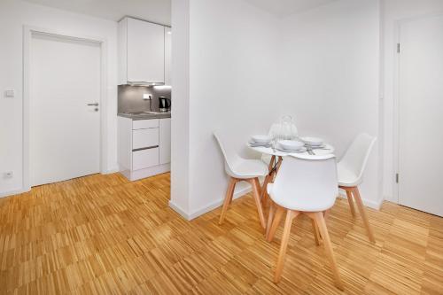 Two-Bedroom Quadruple Room image 3