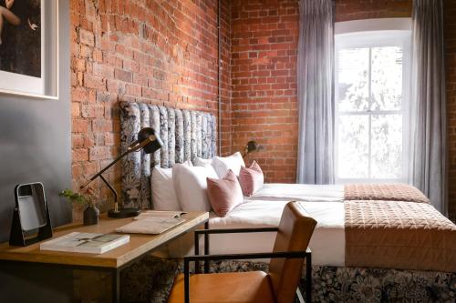 1 queen bed