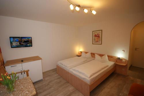 1 queen bed