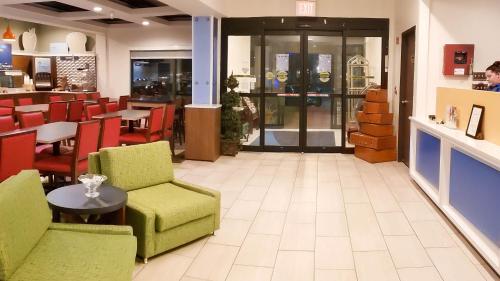 Holiday Inn Express Osage Beach - Lake of the Ozarks