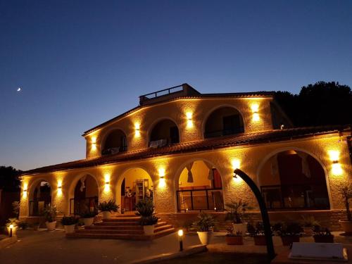 7 bedrooms, 23 beds