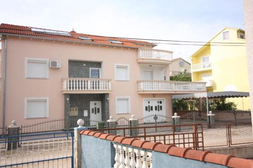 One-Bedroom Apartment with Terrace image 3
