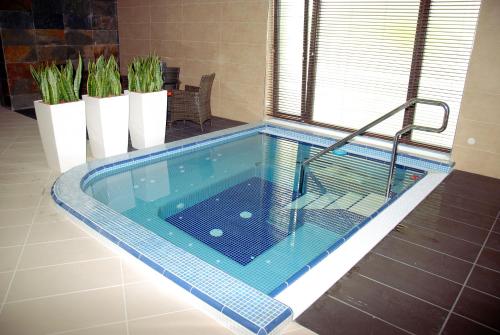 อ่างแช่น้ำร้อน, AdamEva Resort in พิเอสทานี