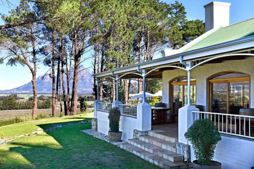 Topiary Wine Estate & Cottages