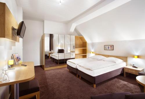 1 queen bed
