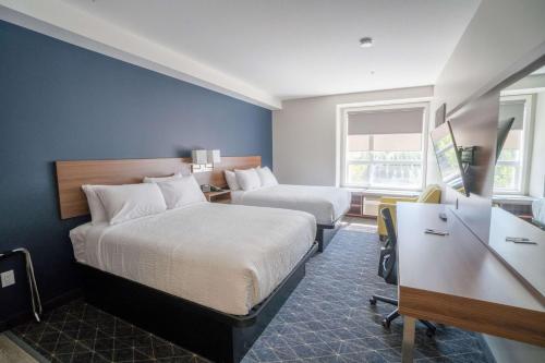 Microtel Inn & Suites by Wyndham Kelowna