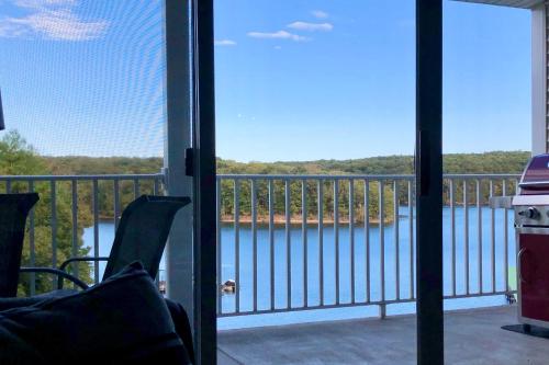Chic Lakefront Condo with Lake and State Park Views!