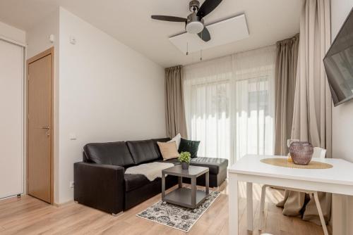 Apartment with Pool View  image 10
