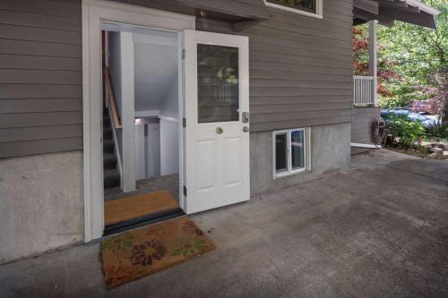 Southeast Portland Retreat - image 8