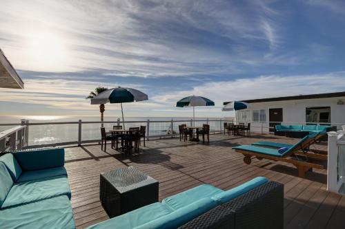 King Room with Sofa Bed - Partial OceanView