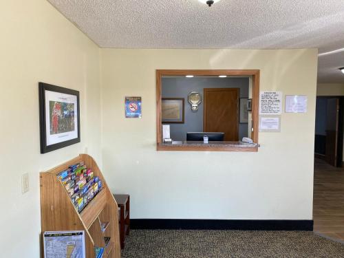 Campus Inn Baraboo - 로비