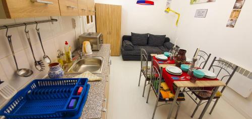 One-Bedroom Apartment image 5