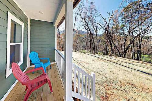 Serenity Views Comfort - Close to City & Parkway! in Marion (NC)