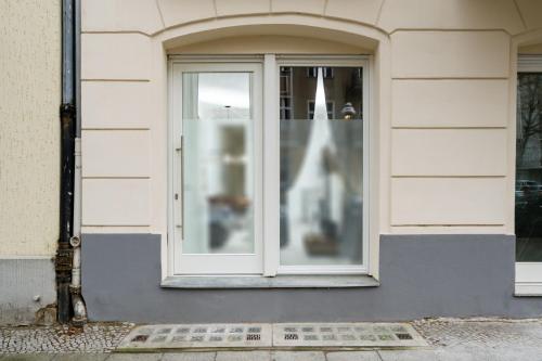 The Lohmeyerstr lI - Group Flat in Central Berlin Family-Friendly 2BR 4- 6 Guests - image 2