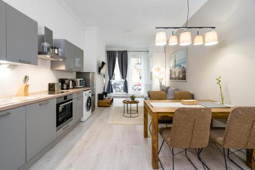 The Lohmeyerstr VH links, 2 BR up to 5 people 722m von Charlottenburg entfernt