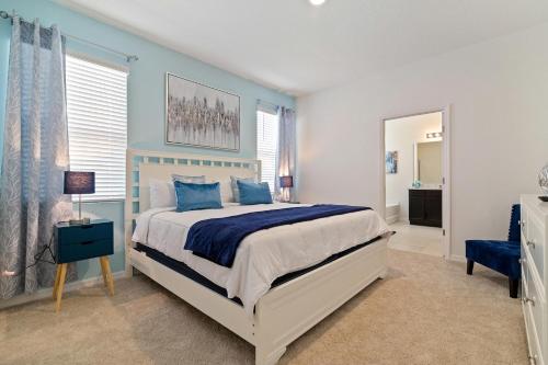 7053OWS-Solterra Resort - main image