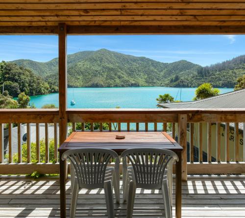 Skats, Lochmara Lodge - 20mins by boat from Picton in Lochmara Bay