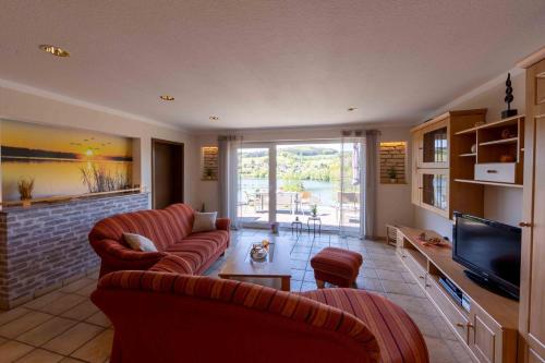 Exklusive Ferienwohnung 'Agger-Blick' mit großer Seeblick-Terrasse & Sauna in Gummersbach