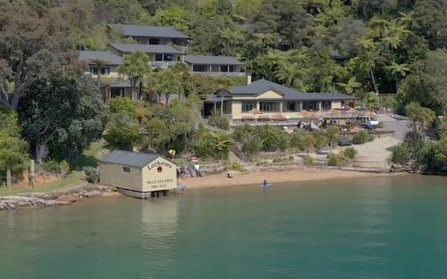 pludmale, Lochmara Lodge - 20mins by boat from Picton in Lochmara Bay