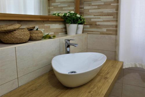 Crystal Ship Apartments - image 7