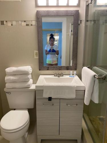 Oceanfront Apartment at Hollywood Beach Resort - image 8