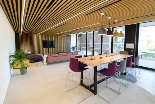 Shared lounge/TV area, Sweetly Alexandrin Toulouse in Casselardit