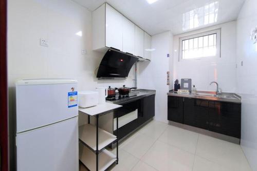 Tianjin Xiqing·University Town· in محطة سكة حديد تيانجين الجنوبية