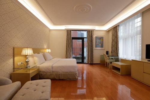 Deluxe Twin Room with Balcony room in Chasse Boutique Hotel