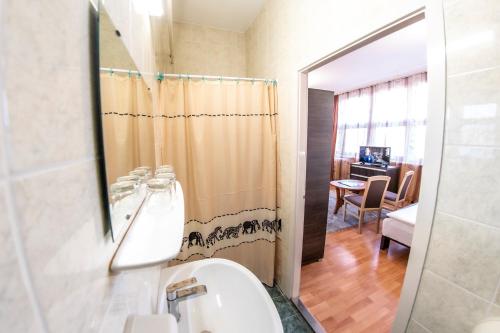 Hotel Dzsungel - image 3