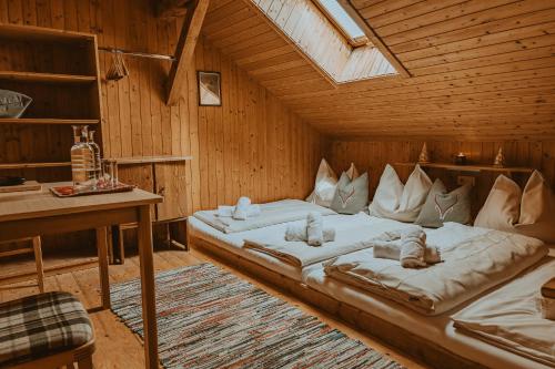 Quadruple Room with Shared Bathroom